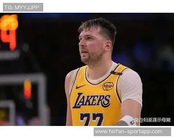 东契奇与里夫斯联手发威勇士油漆区内线防守漏洞显著