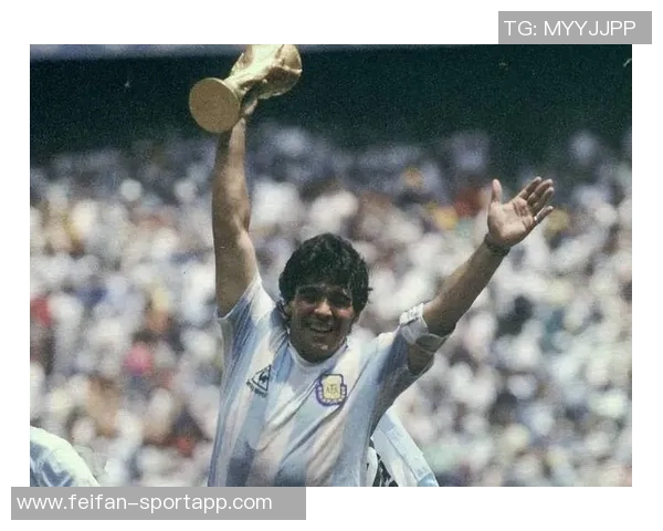 阿根廷队深情怀念马拉多纳：你永远活在我们心中每一天